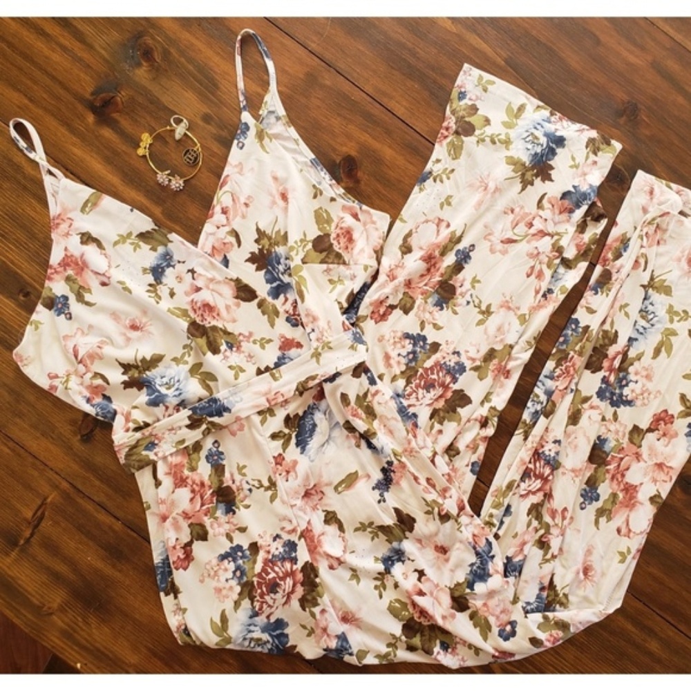 ☀️Plus Size Floral Wide Leg Jumpsuit Open Leg